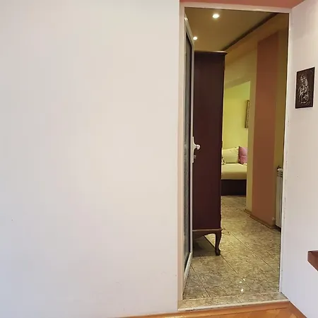 Bratanov Lazur 107 Apartment