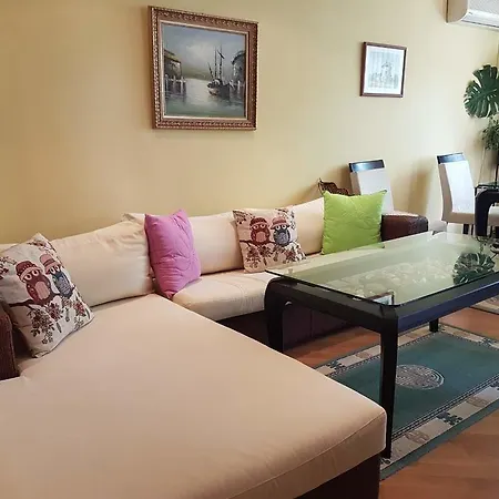 Bratanov Lazur 107 Apartment